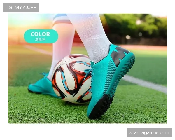 足球比赛中球鞋规定的关键标准与裁判检查细节解析